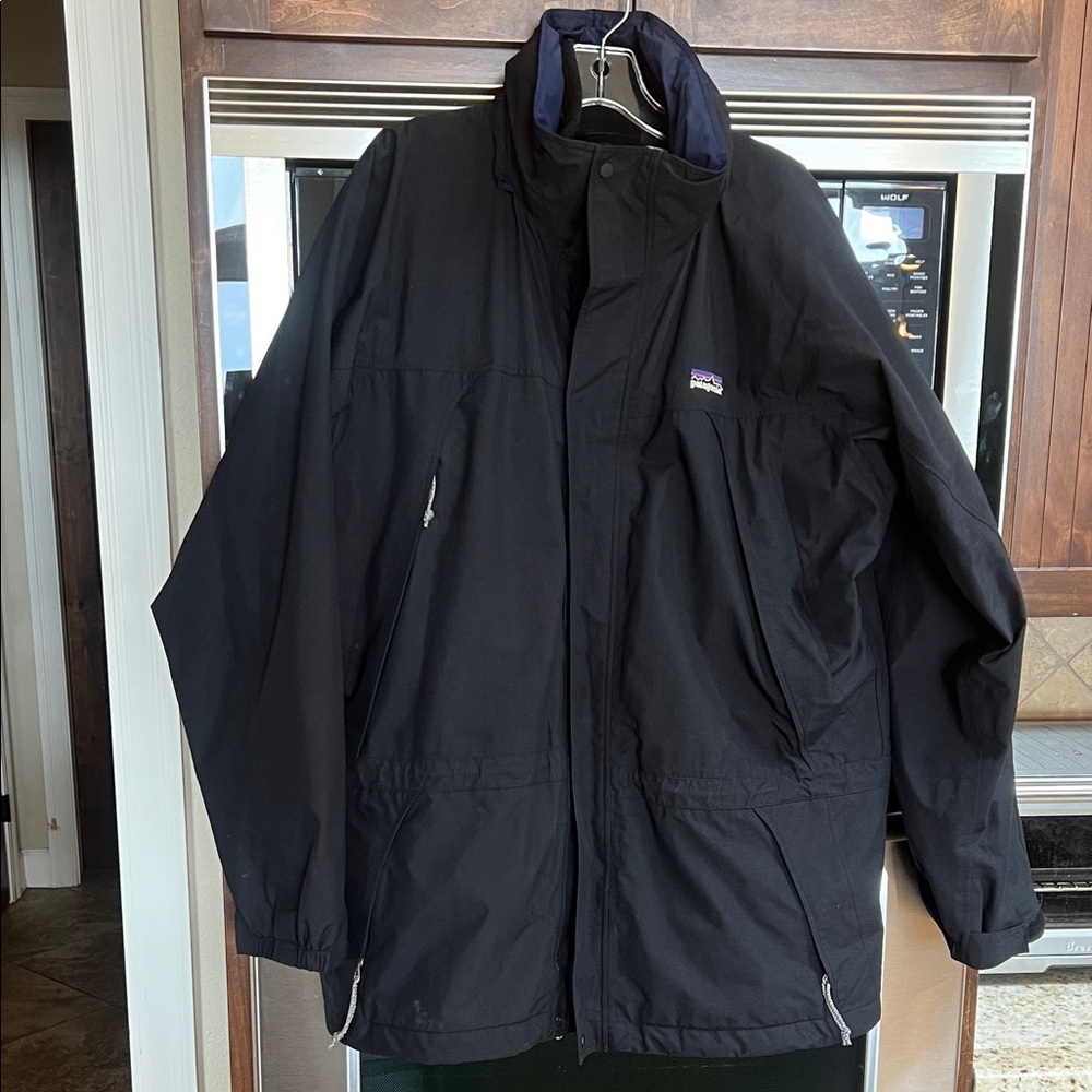PATAGONIA MEN’s LARGE GORE-TEX HOODED JACKET W/detachable black zip fleece BLACK